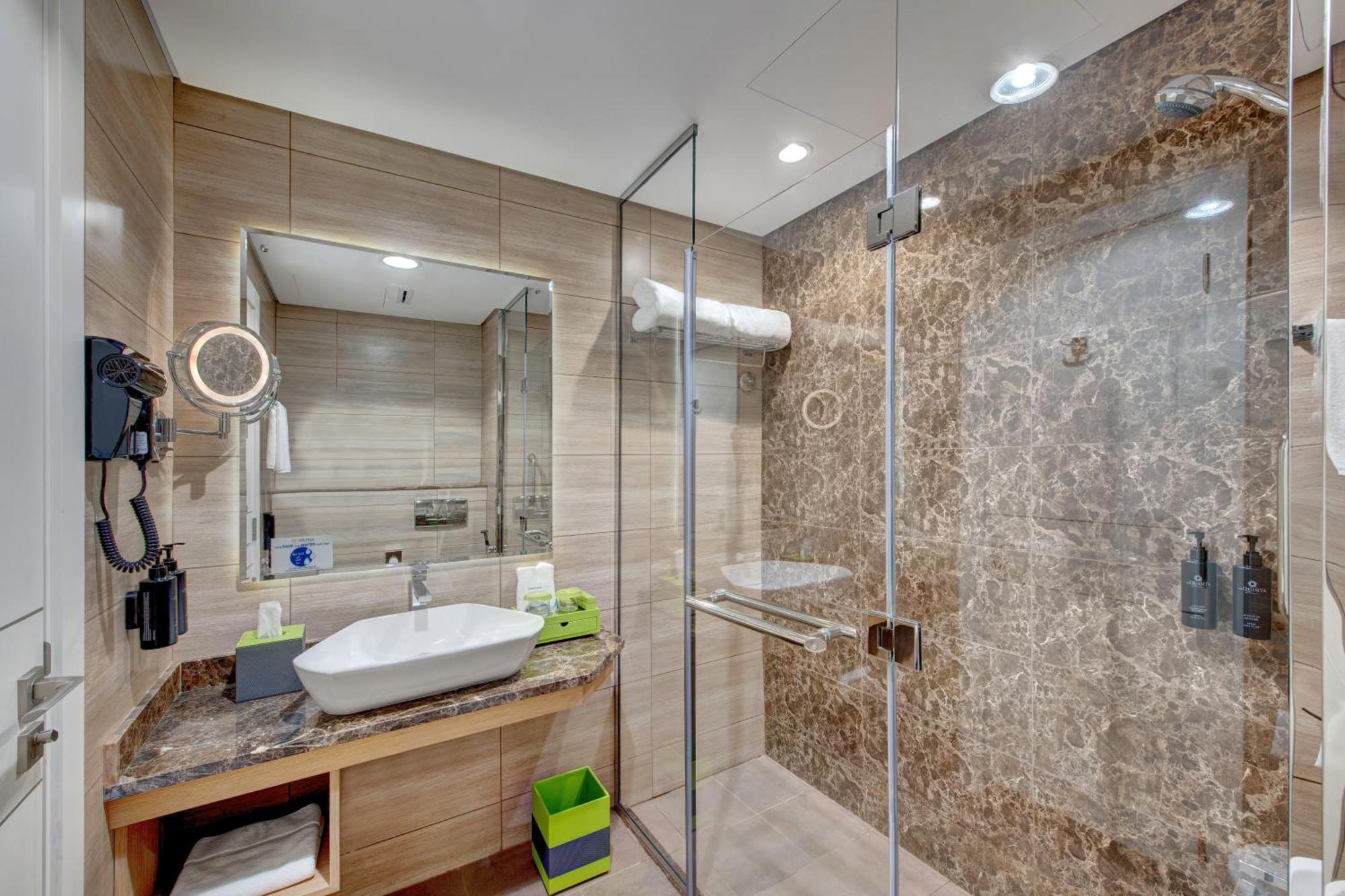 מלון La Quinta By Wyndham Abu Dhabi Al Wahda מראה חיצוני תמונה