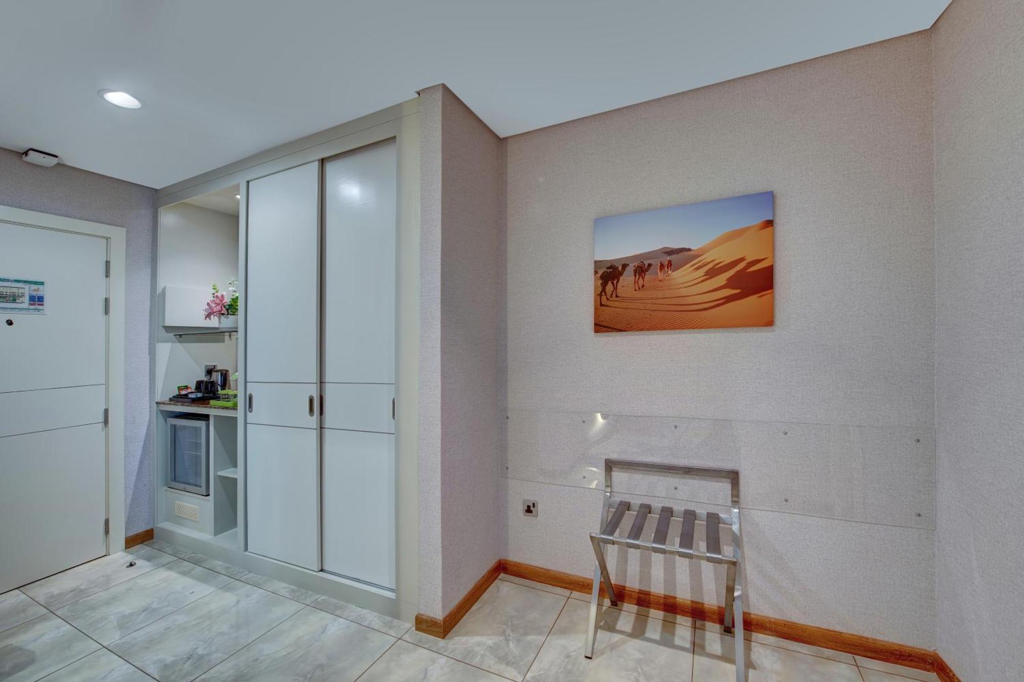 מלון La Quinta By Wyndham Abu Dhabi Al Wahda מראה חיצוני תמונה
