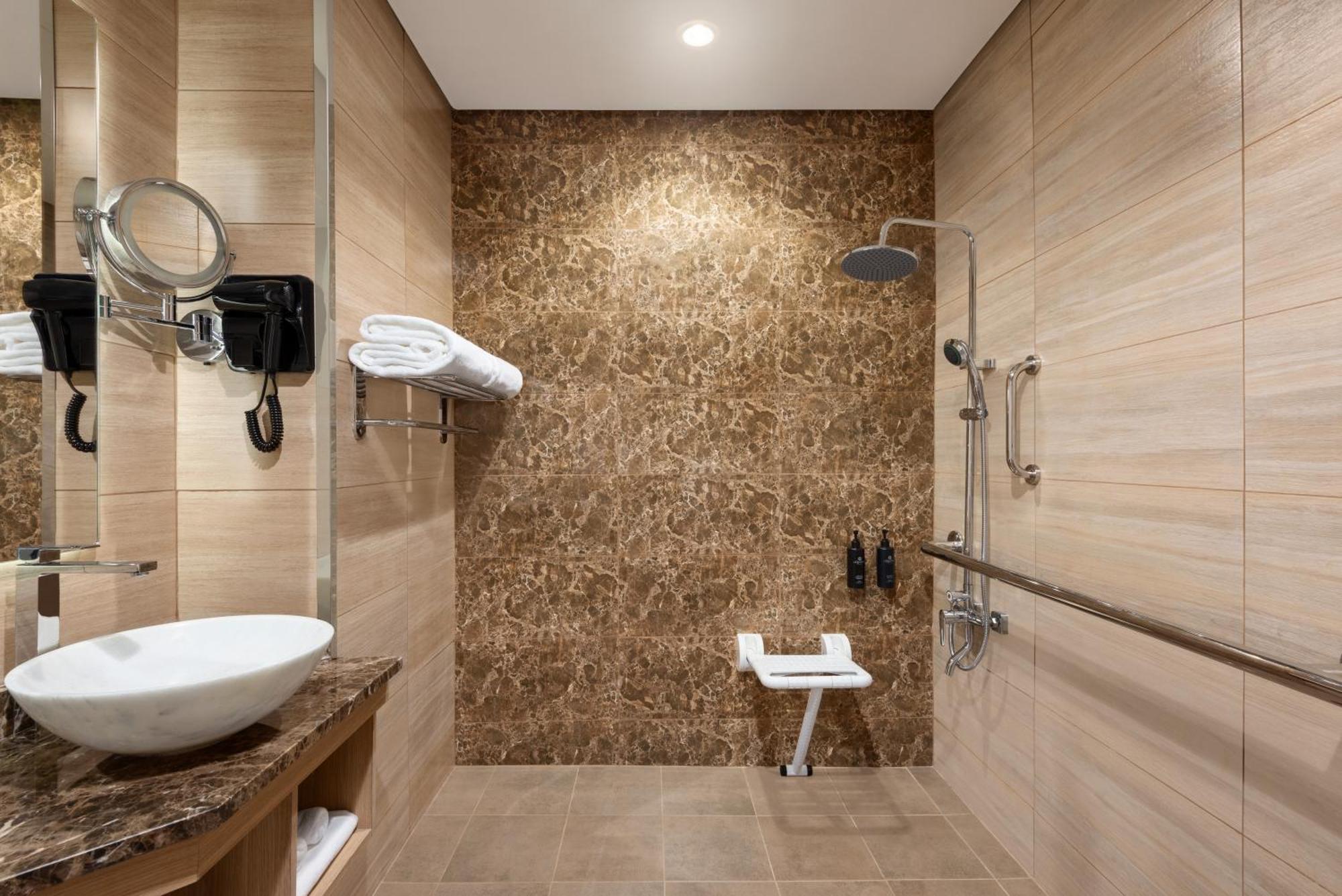 מלון La Quinta By Wyndham Abu Dhabi Al Wahda מראה חיצוני תמונה