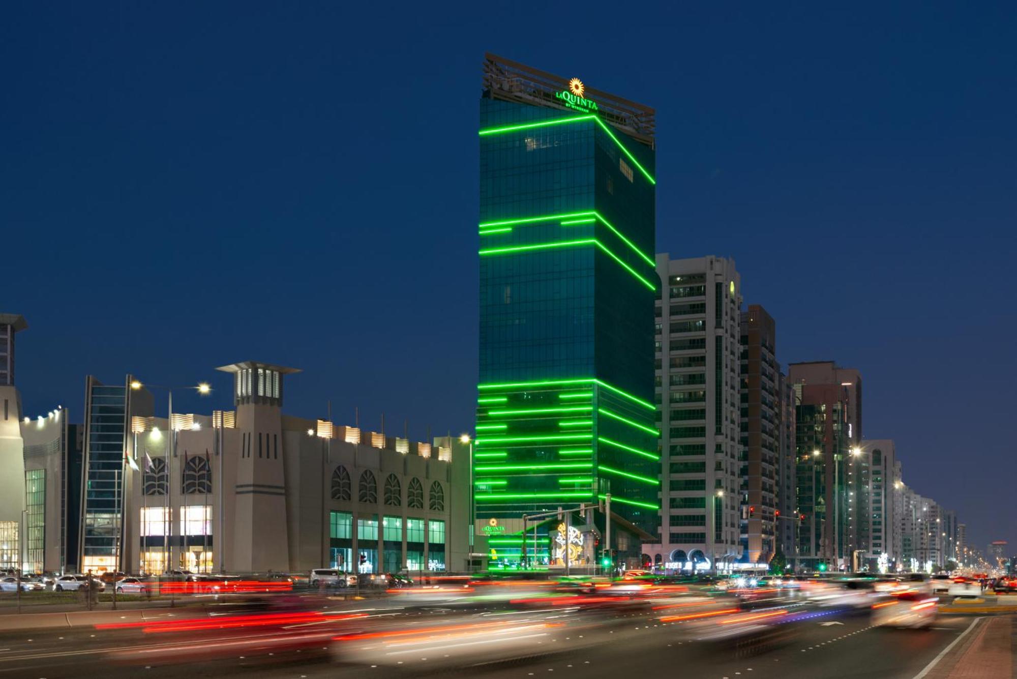 מלון La Quinta By Wyndham Abu Dhabi Al Wahda מראה חיצוני תמונה